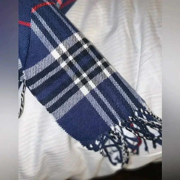 100% CASHMERE SCARF IN BLUE CHECK PLAID SOFT AND WARM 33x12 HAND TAILORED - Picture 6 of 8